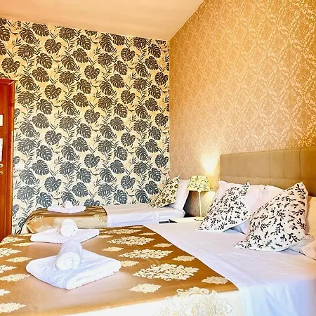 Hill Town Guest house *